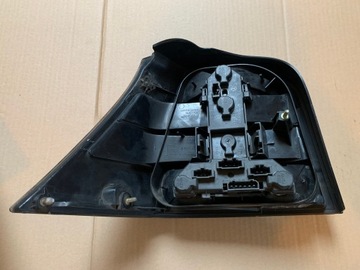 LAMPA TYŁ TYLNA PRAWA LEWA GOLF IV R32 GTI MAGIC KOLOR HELLA INPRO BLACK