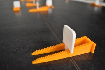 СИСТЕМА ВЫРАВНИВАНИЯ ПЛИТКИ БОЛЬШОЙ НАБОР ЗАЖИМОВ + КЛИНОВ 400+100 СОЕДИНЕНИЕ 1,0 мм