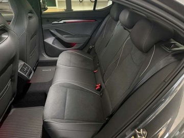 Skoda Superb IV Liftback 2.0 TSI 204KM 2025 Skoda Superb Superb Sportline 2,0 TSI 204 Km 7-biegowa DSG 2.0 Benzyna, zdjęcie 12