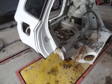 ЗАД ЧЕТВЕРТЬ ЛЕВАЯ ПРАВАЯ ЗАДНЯЯ РЕМЕНЬ СТЕНА ПОЛА ВАННА SKODA KAROQ 17-57A