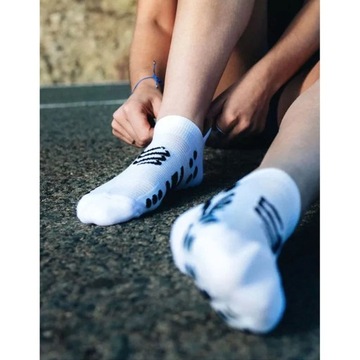 Skarpety - Compressport Pro Racing Socks v4.0 Run Low Biało-Czarne r.39-41