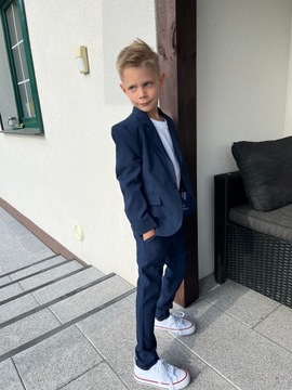 Костюм-двойка для мальчика темно-синего цвета, размер 122.