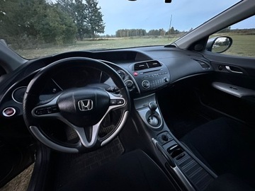 Honda Civic VIII Hatchback 3d 1.8 i-VTEC 140KM 2007 Honda civic 1.8 benzyna, zdjęcie 2