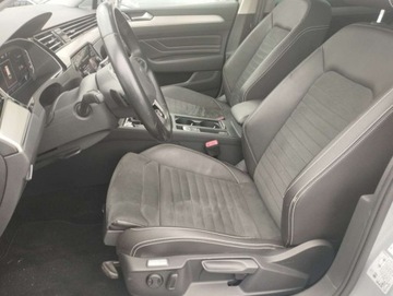 Volkswagen Passat B8 Variant Facelifting 2.0 TDI SCR 200KM 2022 Volkswagen Passat 2.0 TDI 200KM 4x4 DSG R Line Kamera Virtual Hak LED Matr, zdjęcie 8