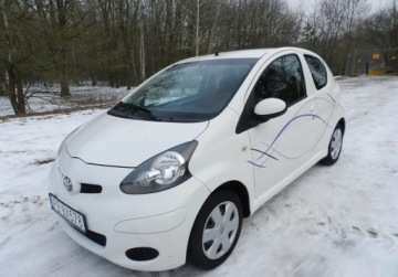 Toyota Aygo I Hatchback 3d 1.0 VVT-i 68KM 2010 Toyota Aygo mala tania niezawodna BEZ RDZY klima Benzyna 68KM