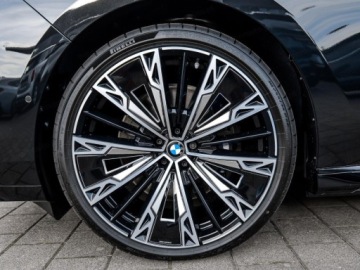 BMW Seria 7 G70 Sedan Facelifting 3.0 740 400KM 2026 740 xDrive M Sport 3.0 (400 KM)| Automatyczne drzwi, zdjęcie 14