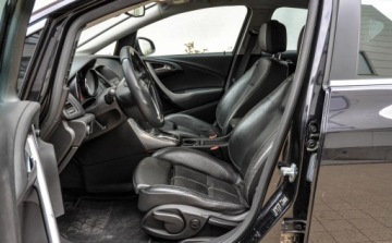 Opel Astra J Hatchback 5d 2.0 CDTI ECOTEC 160KM 2009 Opel Astra 2,0CDTI (160KM) Automat Skory 2.0 Diesel 160KM, zdjęcie 6