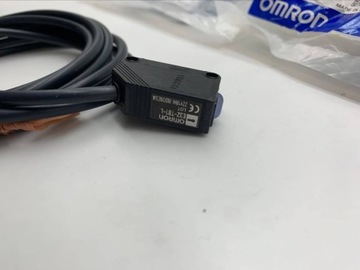 Omron E3Z-T81-L Photoelectric Sensor