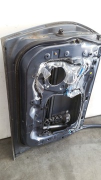 DVEŘE PRAVÝ PŘEDNÍ A72 MITSUBISHI GRANDIS