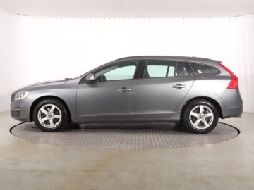 Volvo V60 I Kombi Facelifting 2.0 D3 DRIVE-E 150KM 2018 Volvo V60 D3 2.0, Automat, Navi, Klima, zdjęcie 2