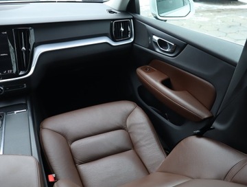 Volvo V60 II  Kombi 2.0 T5 250KM 2019 Volvo V60 T5 2.0, Automat, Skóra, Navi, Klima, zdjęcie 7