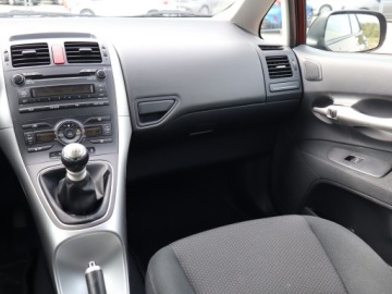 Toyota Auris I Hatchback 5d Facelifting 1.6 Valvematic 132KM 2011 Toyota Auris 1.6 Valvematic, Klima, Klimatronic, zdjęcie 7