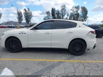 Maserati Levante 2022 Maserati Levante Modena 2022 3.0 Benzyna 424KM, zdjęcie 1