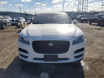 Jaguar F-Pace SUV 2.0 i4P 300KM 2019 Jaguar F-Pace 2.0 benzyna 300KM 4x4 wersja PREMIUM 2.0 Benzyna 300KM, zdjęcie 2