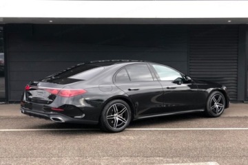 Mercedes Klasa E W214 Sedan 2.0 220d 197KM 2025 E Klasa 220 d 4-Matic AMG 2.0 (197KM) 2025, zdjęcie 4