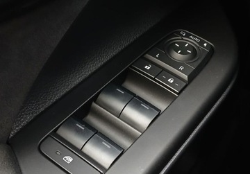 Toyota C-HR II SUV 2.0 Hybrid Dynamic Force 197KM 2023 Toyota C-HR C-HR Executive Rej. 2024 Vat Marza Salon PL Serwis ASO, zdjęcie 37