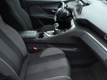 Peugeot 5008 II Crossover 1.2 PureTech 130KM 2017 Peugeot 5008 PureTech 130, Salon Polska, zdjęcie 8