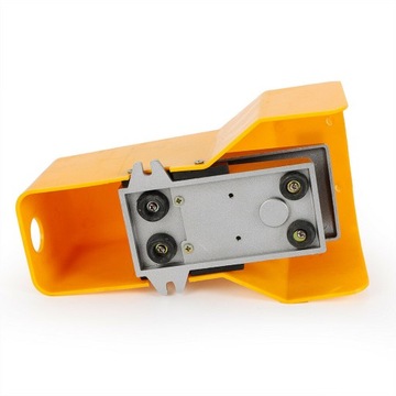ПНЕВМАТИЧЕСКИЙ НОЖНОЙ КЛАПАН 4F210-08G G1/4