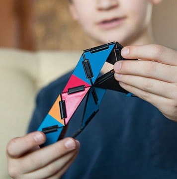 ЛОГИЧЕСКАЯ ИГРА FAT BRAIN HINGES IWANA