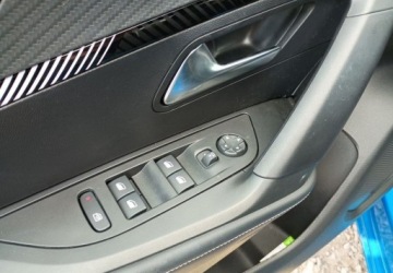 Peugeot 2008 II SUV Facelifting 1.2 PureTech 130KM 2024 Peugeot 2008 PureTech 130 Allure SS EAT8 SalonPL FVat 2024 Maly Przebieg, zdjęcie 16