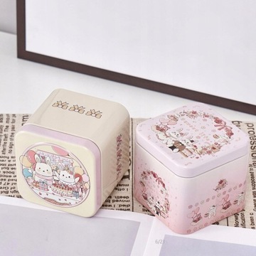 Квадратные баночки для конфет с крышкой.