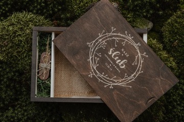 ДЕРЕВЯННАЯ КОРОБКА ДЛЯ ФОТОПРИНТОВ 15х10 ГРАВИРОВКА