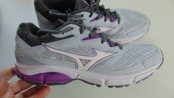 Mizuno Wave размер 38,5 в очень хорошем состоянии.