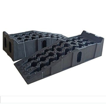 Пара пандусов для ремонта автомобилей