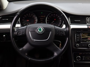 Skoda Superb II Sedan 1.6 TDI CR DPF 105KM 2012 Skoda Superb 1.6 TDI, Navi, Xenon, Klima, zdjęcie 17