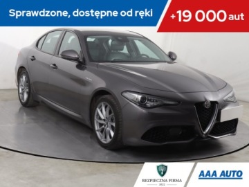 Alfa Romeo Giulia II Sedan 2.0 TBi 280KM 2019 Alfa Romeo Giulia 2.0 Turbo, Salon Polska, 4X4