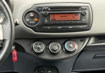 Toyota Yaris III Hatchback 5d Facelifting 1.0 VVT-i 69KM 2016 Toyota Yaris Salon Polska, Serwis ASO, Czujniki park. 1 rej IV 2017r. Gwar, zdjęcie 6