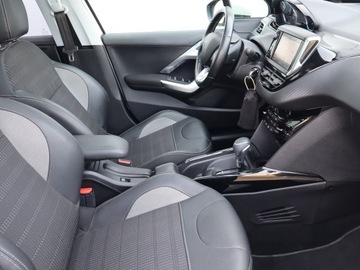 Peugeot 2008 I SUV Facelifting 1.2 PureTech 110KM 2019 Peugeot 2008 1.2 PureTech, Salon Polska, zdjęcie 8