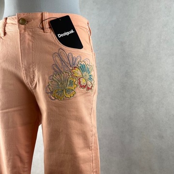 Spodnie proste Desigual / Morelowe jeansy z haftem