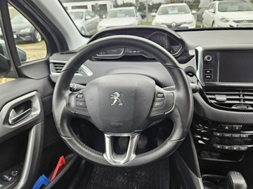 Peugeot 2008 I SUV Facelifting 1.2 PureTech 82KM 2016 Peugeot 2008 1,2benzyna 82KM salon polska navi, zdjęcie 9