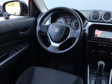 Suzuki Vitara III SUV Facelifting 1.0 BoosterJet 111KM 2019 Suzuki Vitara 1.0 BoosterJet, Salon Polska, zdjęcie 6