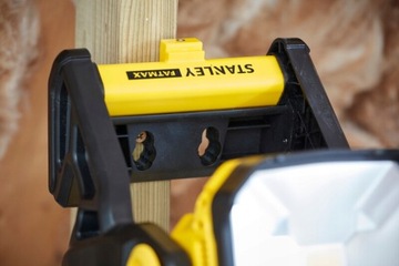 Точечный светодиодный светильник 1850лм Stanley SFMCL030B