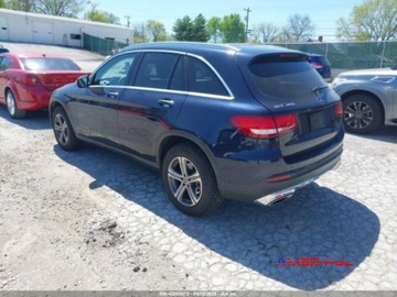 Mercedes GLC C253 2017 Mercedes-Benz GLC 2017 r., 2,0L 300 4 MATIC 2.0 Benzyna 241KM, zdjęcie 3