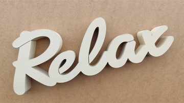 Надпись RELAX, объемные буквы, прикрепленные к стене или полке