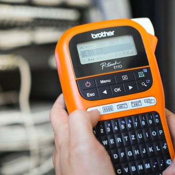 НАБОР ПРИНТЕРА BROTHER PT-E110 + 5 цветных лент TZe Aze TZ