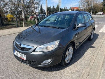 Opel Astra J Sports Tourer 1.7 CDTI ECOTEC 110KM 2012 Opel Astra KLIMATYZACJA PARKTRONIC EL.SZYBY EL.LUSTERKA NOWY ROZRZAD GWARA