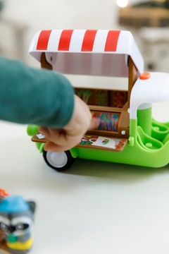 Грузовик с фруктами и овощами. Хлорофилл автомобиль