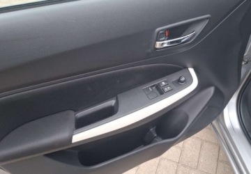 Suzuki Swift VI Hatchback Facelifting 1.2 DualJet SHVS 83KM 2021 Suzuki Swift 1.2 Dualjet SHVS Premium CVT 1.2 Benzyna 83KM, zdjęcie 14