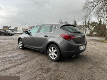 Opel Astra J Hatchback 5d 1.4 Turbo ECOTEC 140KM 2011 Opel Astra 1.4 Turbo Active 140KM 2011r, zdjęcie 9