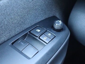 Toyota Yaris IV Hatchback 1.5 Dynamic Force 125KM 2020 Toyota Yaris 1.5 VVT-i, Salon Polska, Klima, zdjęcie 10