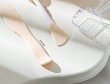 Силиконовая маска, щетки, мерный стаканчик своими руками