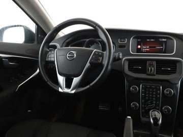 Volvo V40 II Hatchback Facelifting 2.0 D2 120KM 2017 Volvo V40 Momentum automat navi PDC grzane fotele, zdjęcie 15