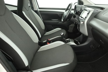 Toyota Aygo II Hatchback 5d 1.0 VVT-i 69KM 2015 Toyota Aygo 1.0 VVT-i, Klima, Tempomat, Parktronic, zdjęcie 6