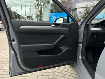 Volkswagen Passat B8 Variant Facelifting 2.0 TDI SCR 150KM 2022 Volkswagen Passat Variant APP | LED | Kamera Cofan, zdjęcie 9