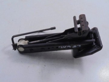FORD MONDEO MK2 ZVEDÁK 96-00 4D BFP 93BB17080CD