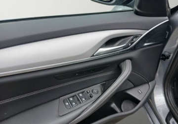 BMW Seria 5 G30-G31 Limuzyna Facelifting 3.0 540d 340KM 2023 BMW Seria 5 BMW 540d xDrive Drugi kpl kol BMW Bonkowscy 3.0 Diesel, zdjęcie 12